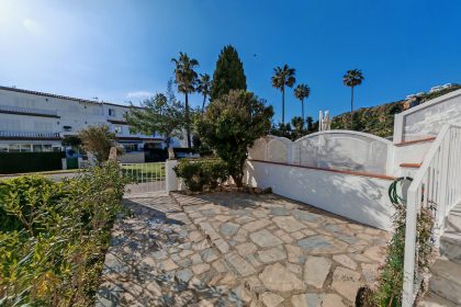 b25d8c5e55e14b5ba567f6c77cc7efa3 - 13