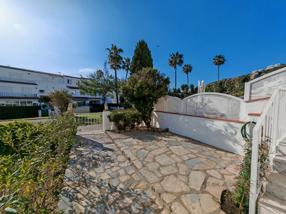 b25d8c5e55e14b5ba567f6c77cc7efa3 - 13