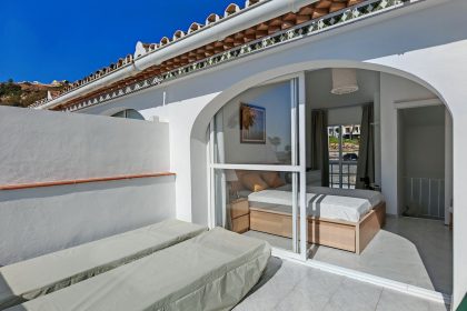 b25d8c5e55e14b5ba567f6c77cc7efa3 - 16