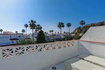 b25d8c5e55e14b5ba567f6c77cc7efa3 - 17