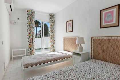 b25d8c5e55e14b5ba567f6c77cc7efa3 - 19