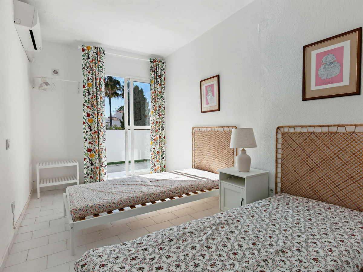 b25d8c5e55e14b5ba567f6c77cc7efa3 - 19