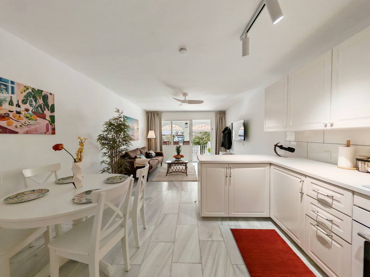 b25d8c5e55e14b5ba567f6c77cc7efa3 - 2