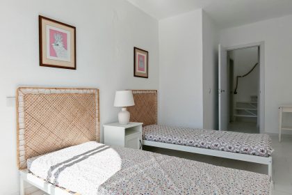 b25d8c5e55e14b5ba567f6c77cc7efa3 - 20