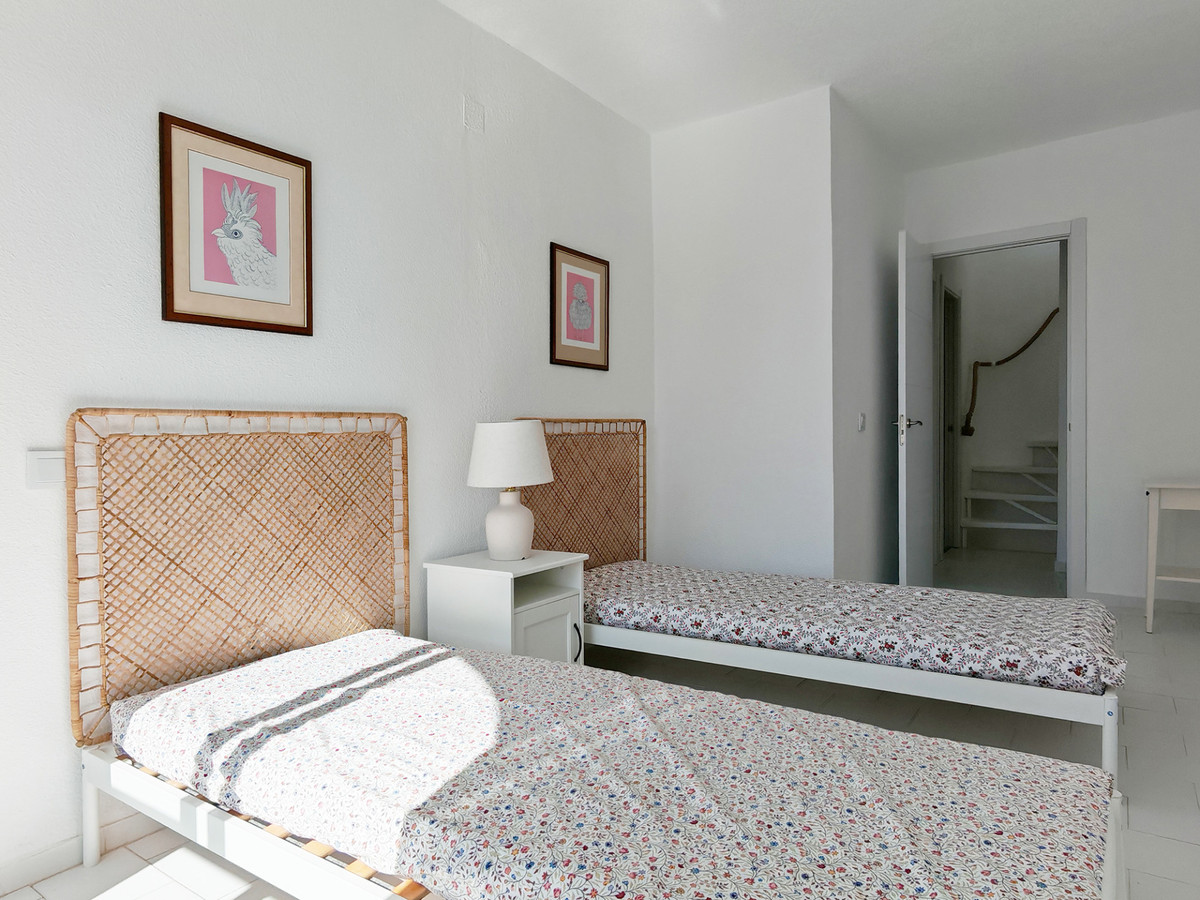 b25d8c5e55e14b5ba567f6c77cc7efa3 - 20