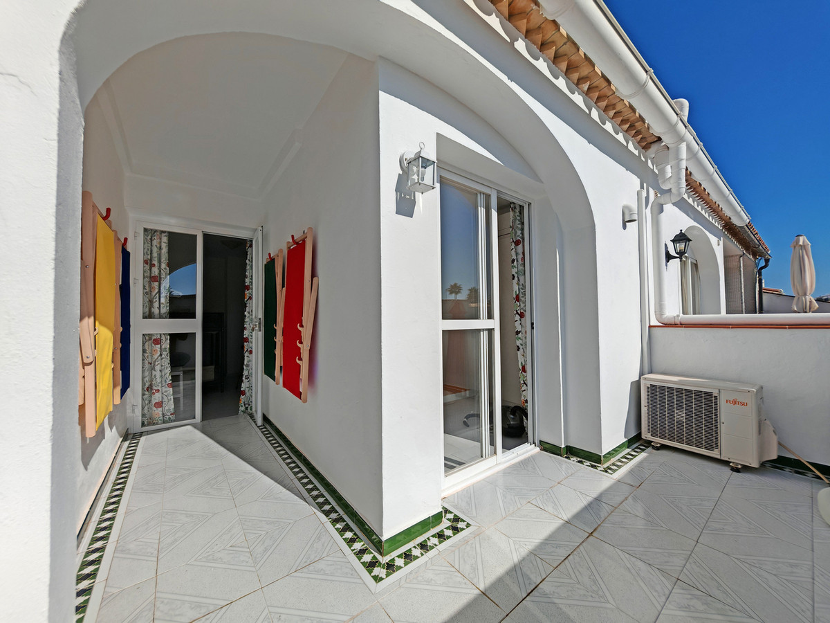 b25d8c5e55e14b5ba567f6c77cc7efa3 - 21