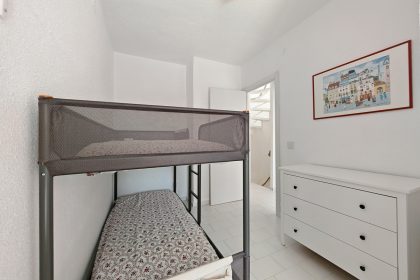 b25d8c5e55e14b5ba567f6c77cc7efa3 - 24