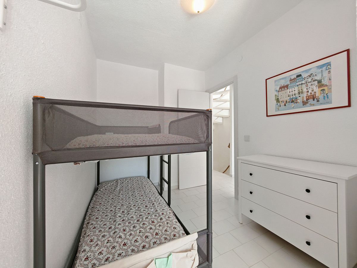 b25d8c5e55e14b5ba567f6c77cc7efa3 - 24