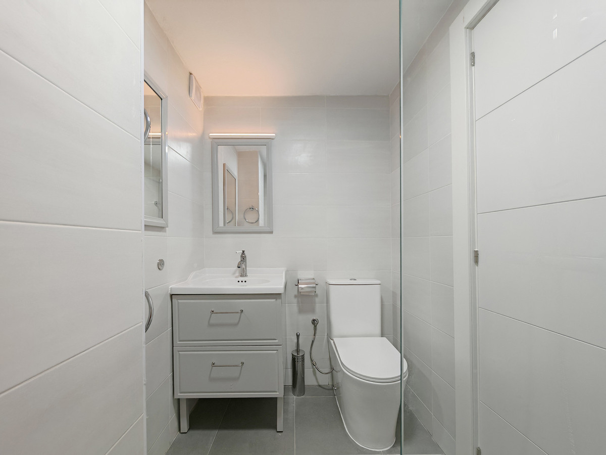 b25d8c5e55e14b5ba567f6c77cc7efa3 - 25