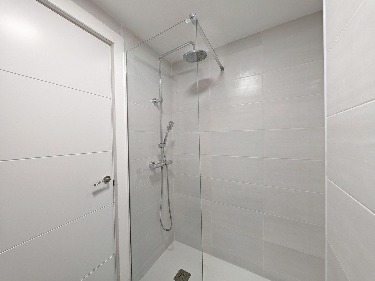 b25d8c5e55e14b5ba567f6c77cc7efa3 - 26