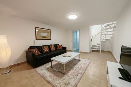 b25d8c5e55e14b5ba567f6c77cc7efa3 - 27