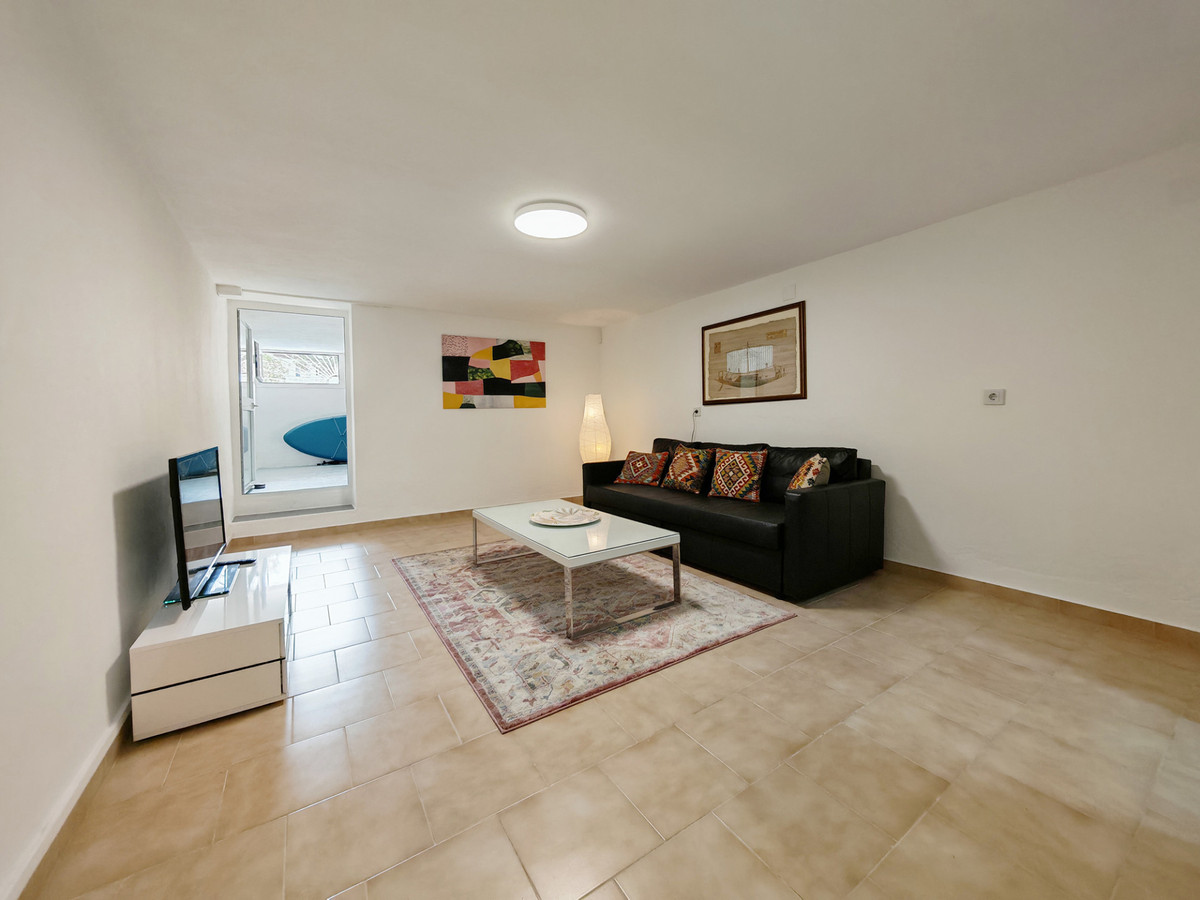 b25d8c5e55e14b5ba567f6c77cc7efa3 - 28