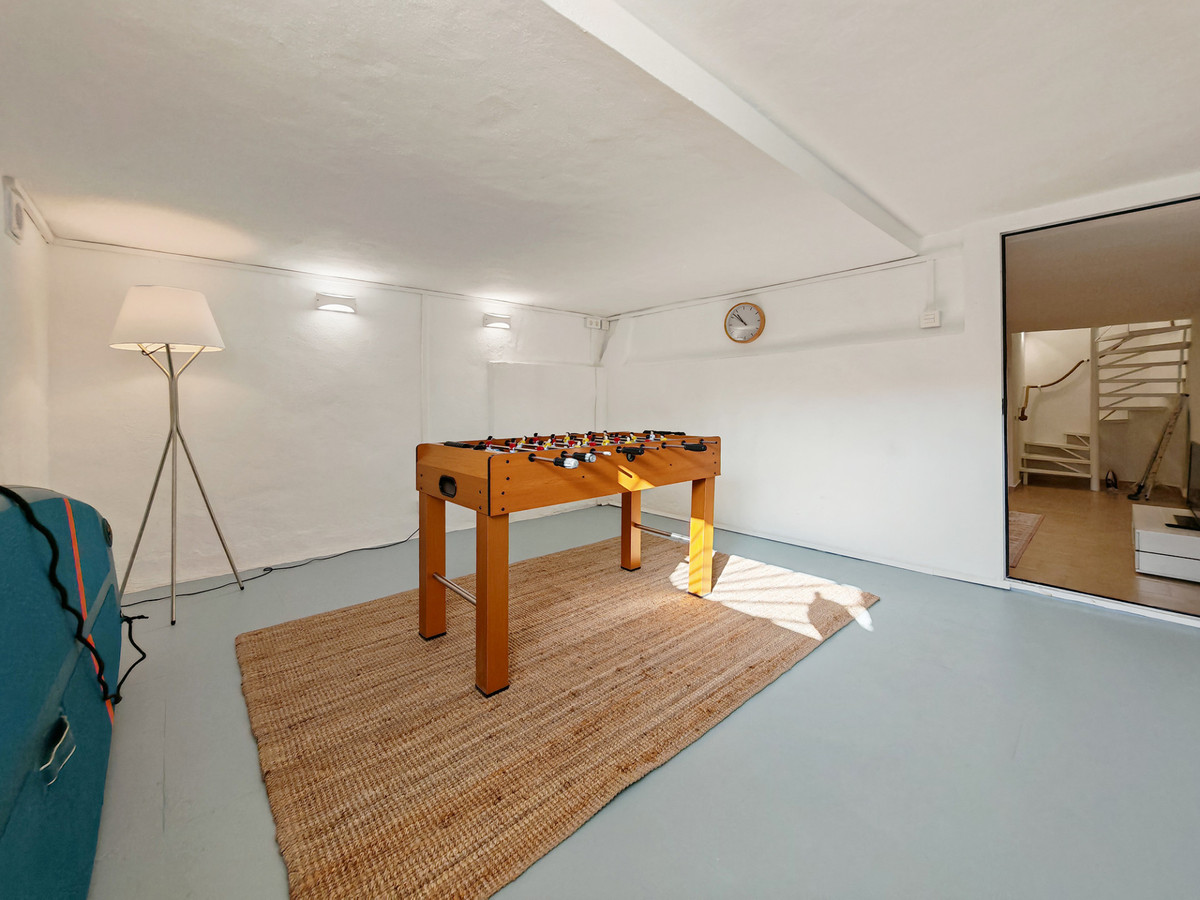 b25d8c5e55e14b5ba567f6c77cc7efa3 - 29