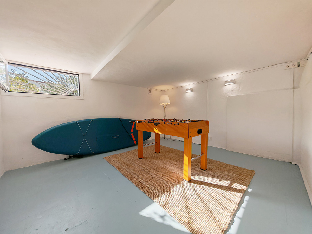 b25d8c5e55e14b5ba567f6c77cc7efa3 - 30