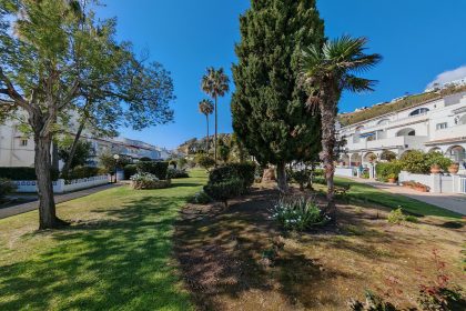 b25d8c5e55e14b5ba567f6c77cc7efa3 - 32