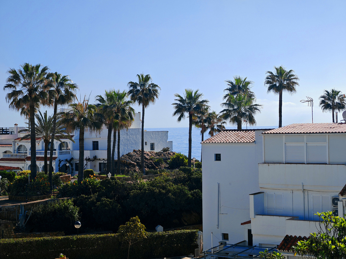 b25d8c5e55e14b5ba567f6c77cc7efa3 - 33