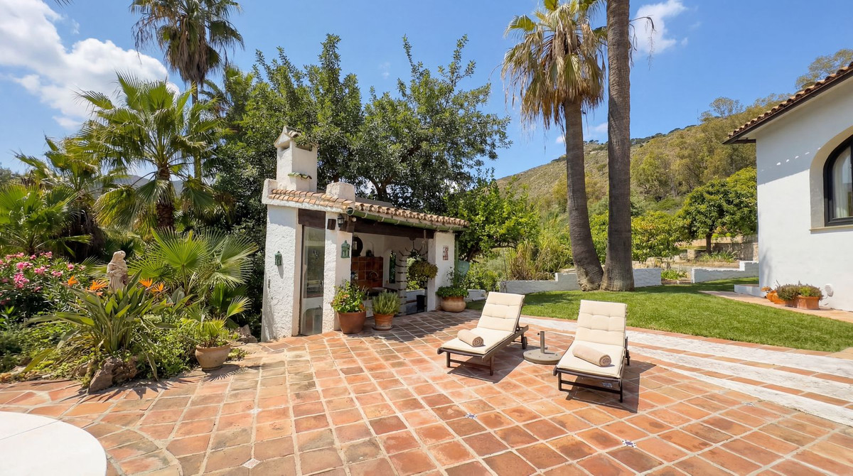 b2ebf3e25849a39289301e0c1f6733b8 - 41