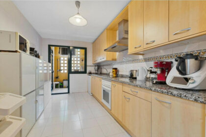 b34dfa647bd2aa2eaa052fe33bebe110 - 3