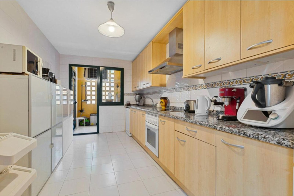 b34dfa647bd2aa2eaa052fe33bebe110 - 3