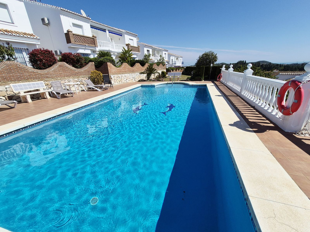 b3d7d7215547f834f04f7e2f7de49949 - 12