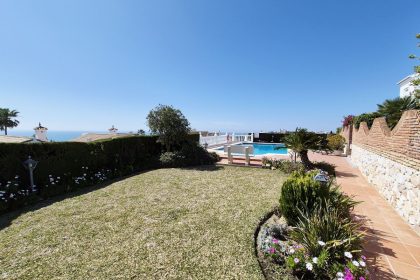 b3d7d7215547f834f04f7e2f7de49949 - 13