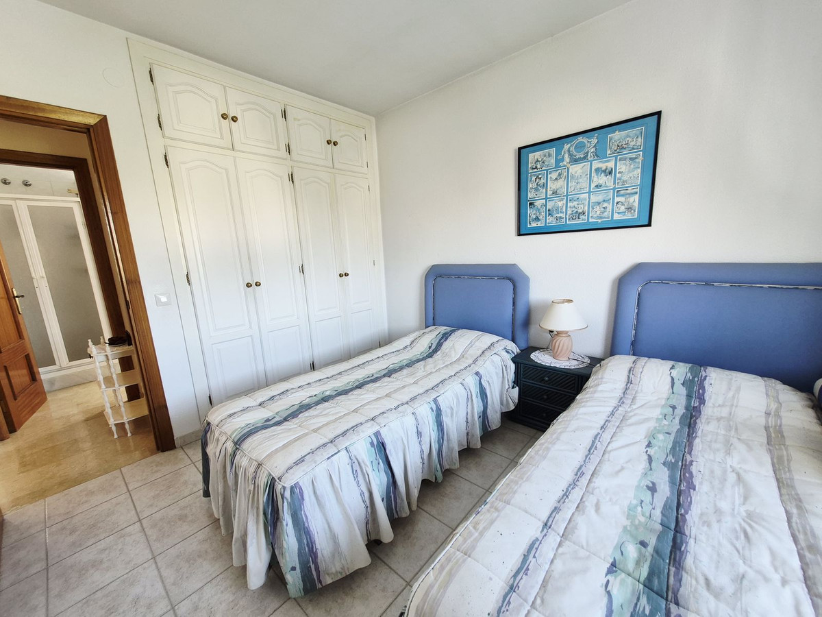 b3d7d7215547f834f04f7e2f7de49949 - 16