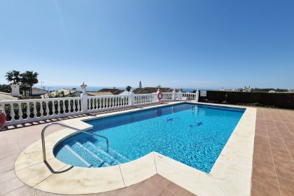 b3d7d7215547f834f04f7e2f7de49949 - 24