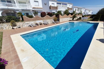 b3d7d7215547f834f04f7e2f7de49949 - 25