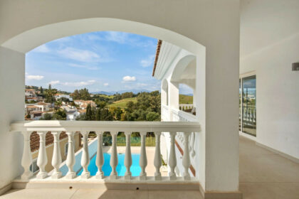 b40497574ef052328dd5b2db8f8687d8 - 17