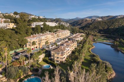 b4fcab5bcf183b0f56a270f99a1cfb94 - 21