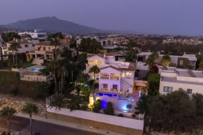 b52ca5fa8f0c5b799d1d8592305155be - 30