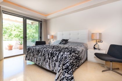 b6f91481a9976f929b9e05ab23da75c7 - 12