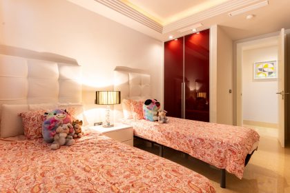 b6f91481a9976f929b9e05ab23da75c7 - 17