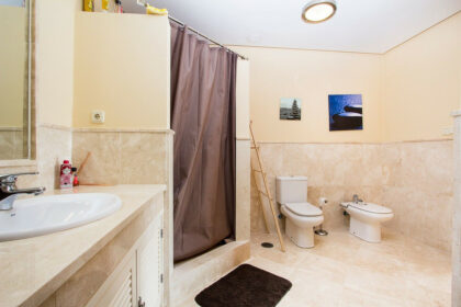 b7733d9f568d49be002c9ff6d14b565f - 18