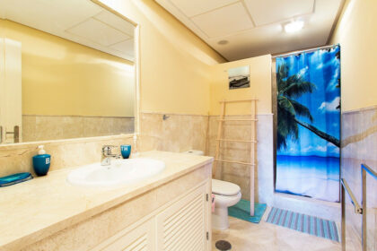 b7733d9f568d49be002c9ff6d14b565f - 23