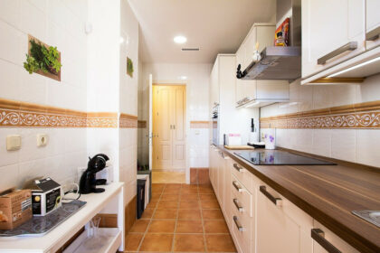 b7733d9f568d49be002c9ff6d14b565f - 27