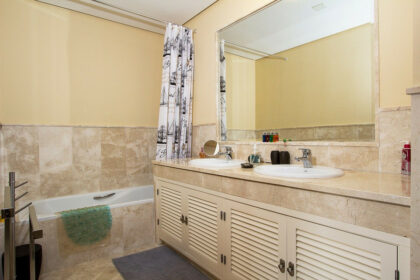 b7733d9f568d49be002c9ff6d14b565f - 32