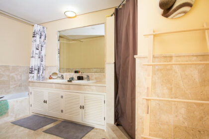 b7733d9f568d49be002c9ff6d14b565f - 33