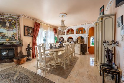 b7ca0b0b644335d117d3a1136231a335 - 18