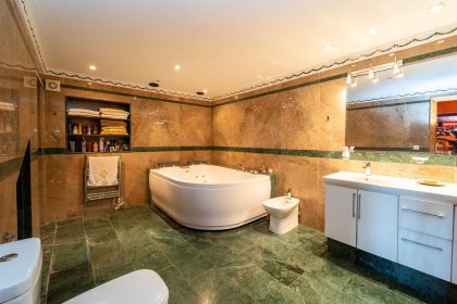 b7ca0b0b644335d117d3a1136231a335 - 50