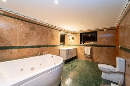 b7ca0b0b644335d117d3a1136231a335 - 51