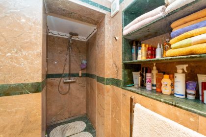 b7ca0b0b644335d117d3a1136231a335 - 52