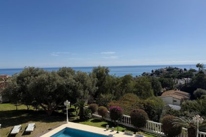 b7ca0b0b644335d117d3a1136231a335 - 71