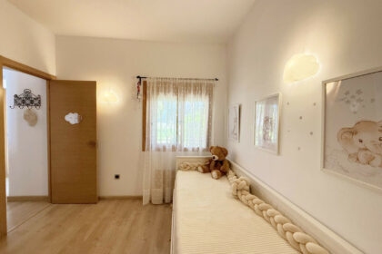 b831c3e6519d6b4f438f6af8cfc0fa32 - 24