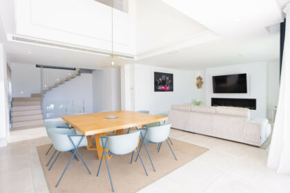 b86bfcc0770866763764349937ec0105 - 18