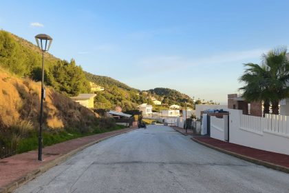 b8ac3e769d3fdbfe733e72b73b2ad28b - 9