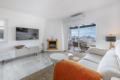 b8dc4c10c8c4fbea892fb0d3a4770e4b - 12