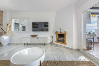 b8dc4c10c8c4fbea892fb0d3a4770e4b - 18