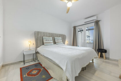 b8dc4c10c8c4fbea892fb0d3a4770e4b - 19