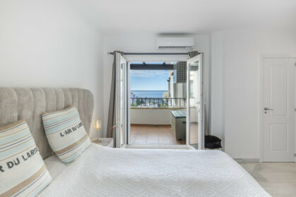 b8dc4c10c8c4fbea892fb0d3a4770e4b - 24